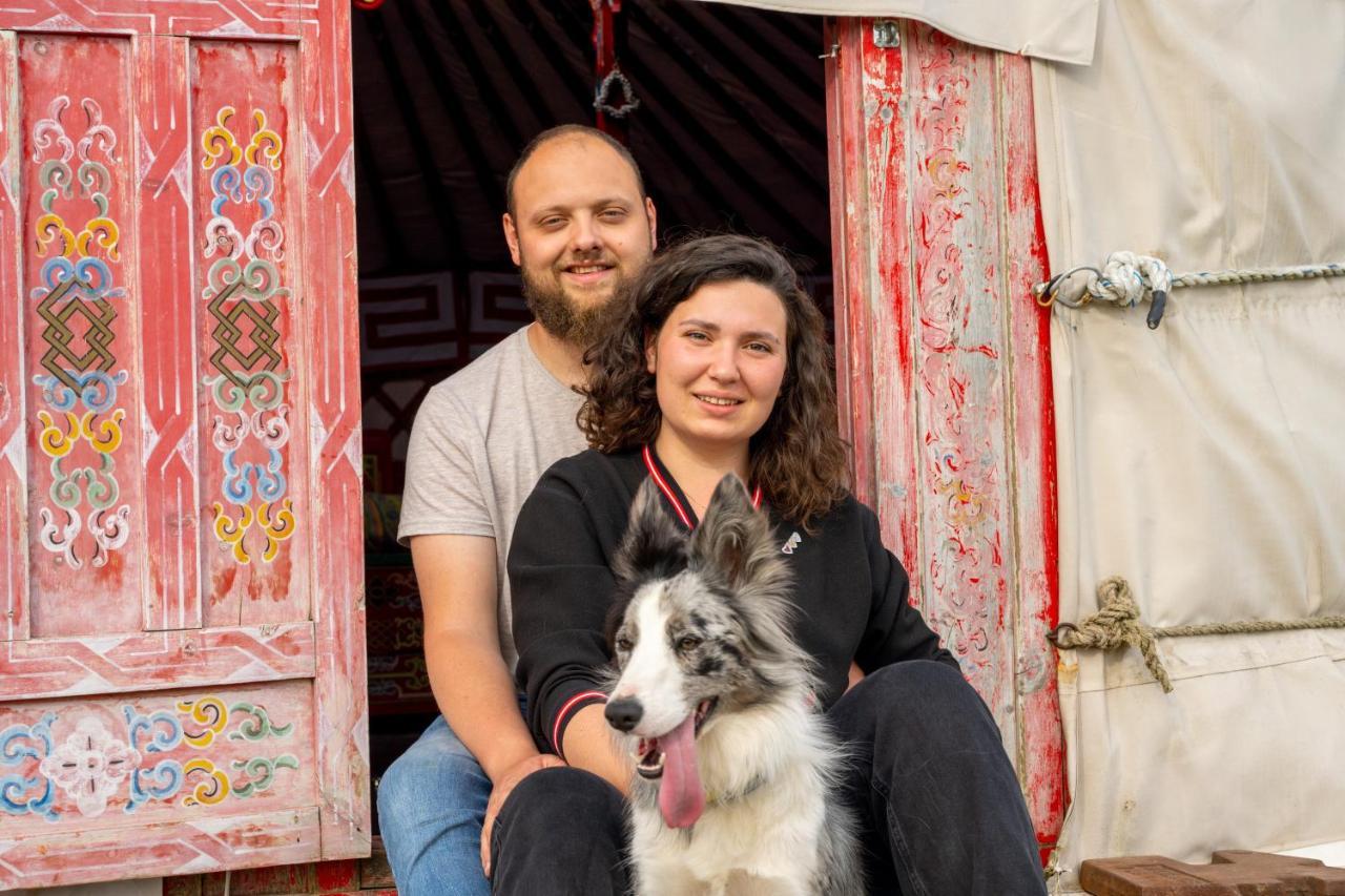 Insolites A La Ferme - Yourte, Kota Ou Pod Ferienhaus Farbus