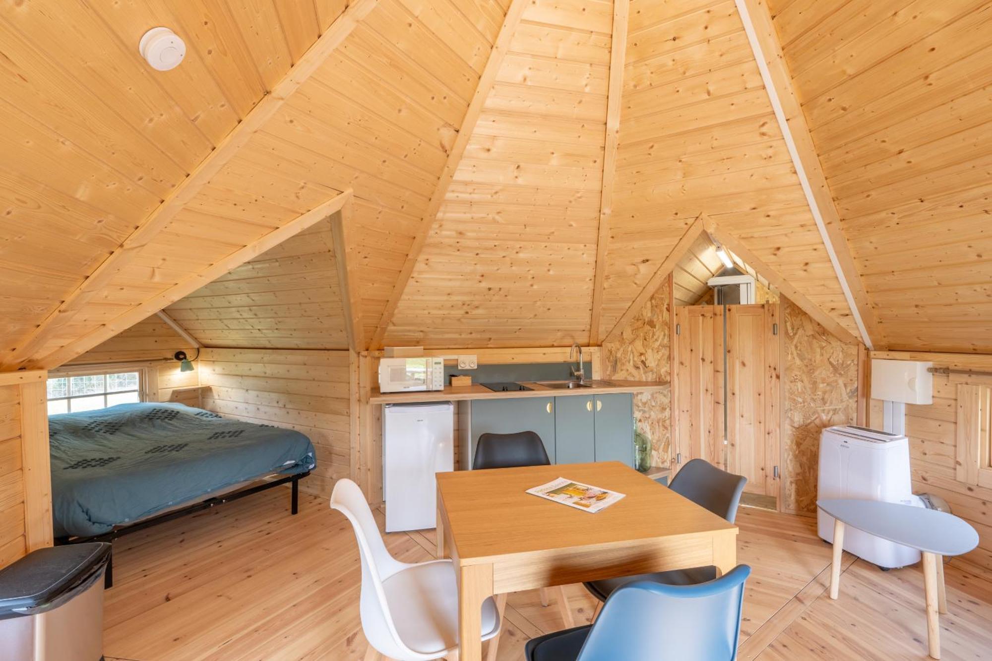 Insolites A La Ferme - Yourte, Kota Ou Pod Ferienhaus Farbus
