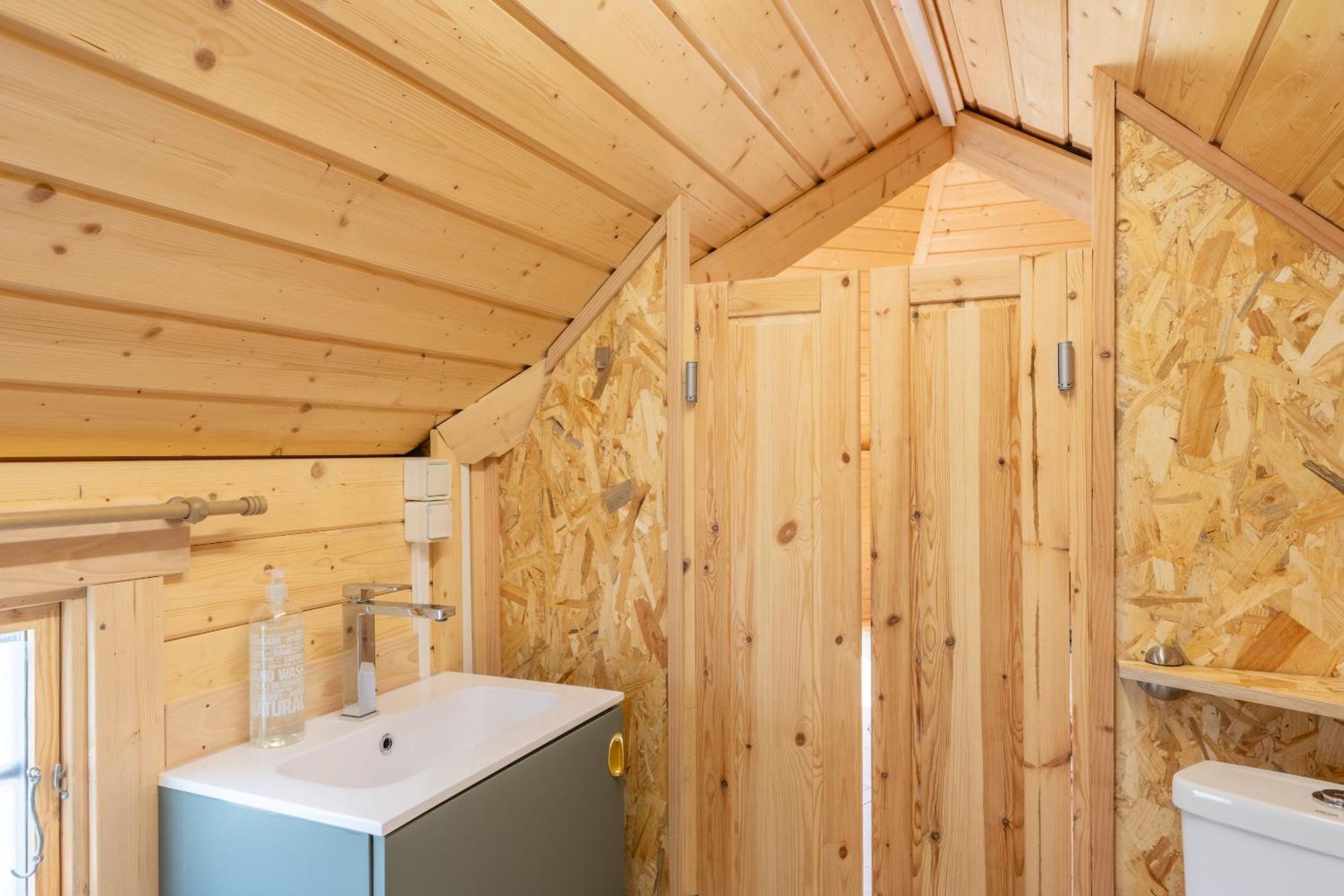 Insolites A La Ferme - Yourte, Kota Ou Pod Farbus